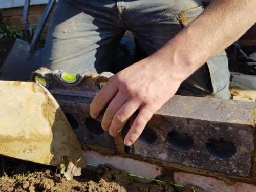 Bricklaying using engineering bricks