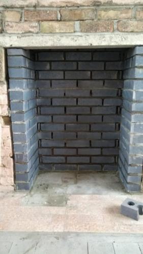 Using engineering bricks to build the fireplace